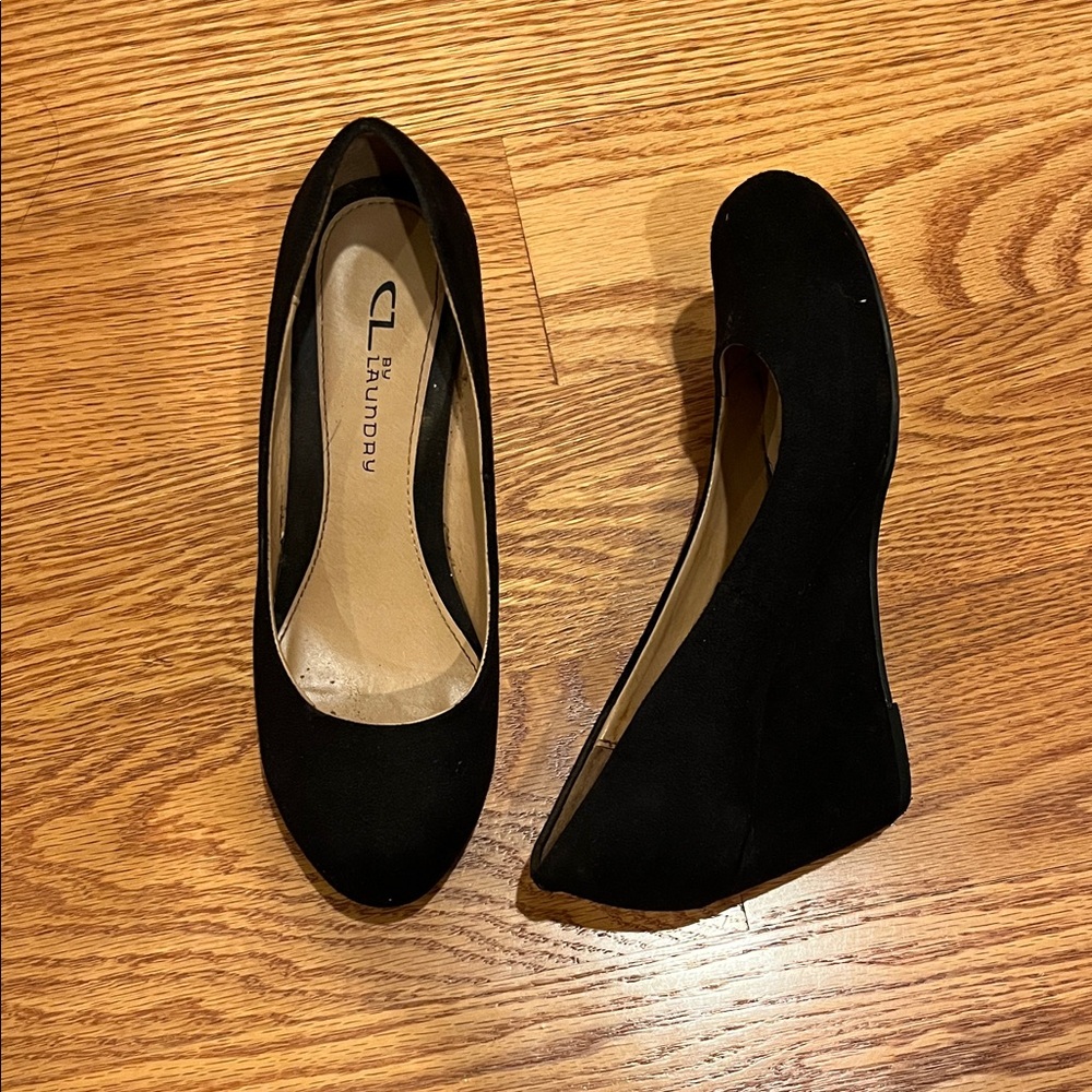 CL by Laundry Nima Round Closed Toe Wedge Heel Pumps